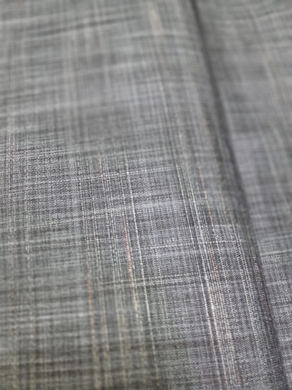 Grey Yarn-Dyed Poly-Viscose Suiting Fabric – Crosshatch Weave for Formal Trousers & Blazers”